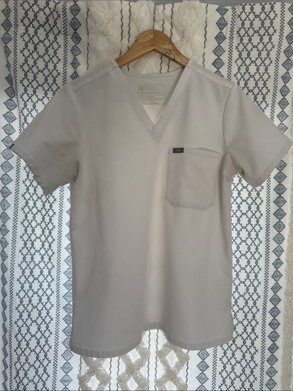 Figs V-neck Scrub Top in white